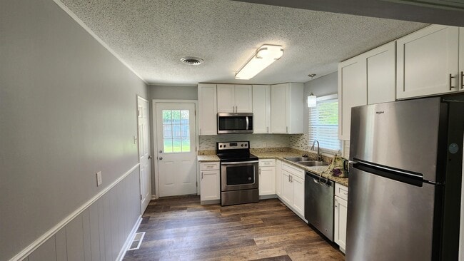 Photo - 429 Mineral Rd