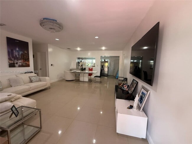 Photo - 16030 Miami Dr