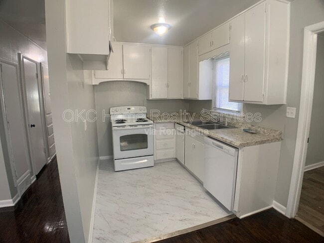 Photo - 3117 N Lindsay Ave