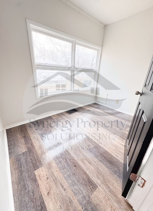 Photo - Martha Ave 23 - 23 1/2 Unit 23