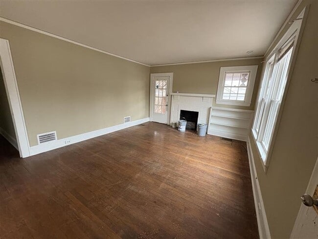 Photo - Quaint Brick Cottage w/Covered Parking