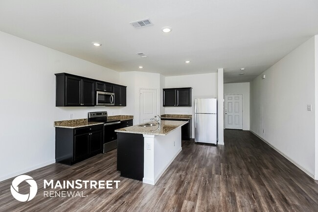 Photo - 505 Canoe Way