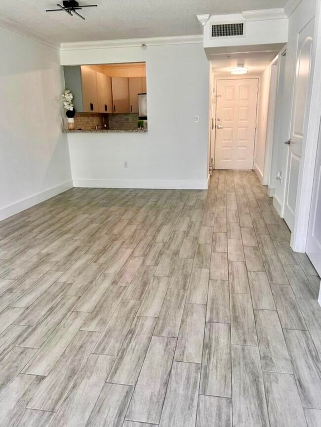 Dining Room - 126 SW 17th Rd Unit 405