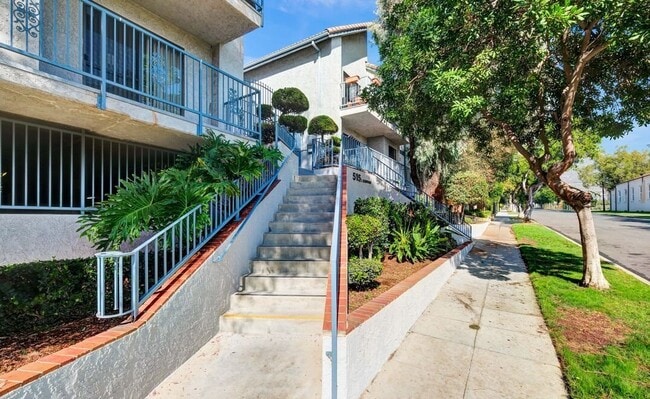 515 E Elmwood Ave Unit 107