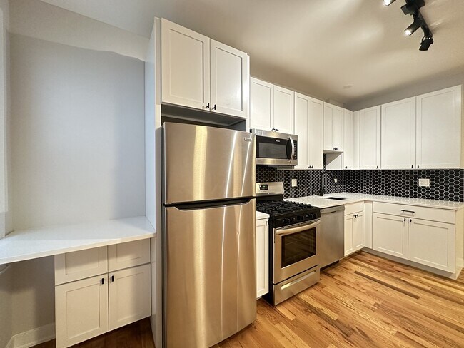 Photo - 643 W Wrightwood Ave Unit 703
