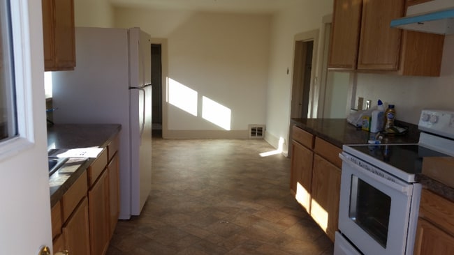 Photo - 423 3rd St W