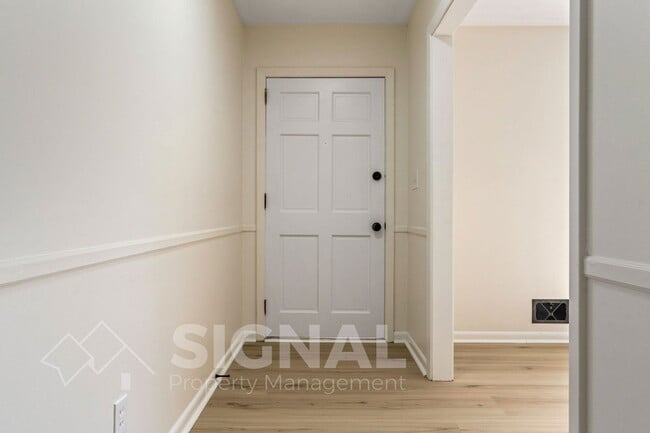 Photo - 4324 Warren Rd