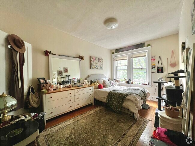 Building Photo - 164 Thorndike St Unit 2 Rental