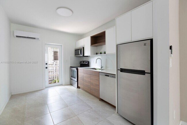 Photo - 7800 NE 10th Ct Unit 2