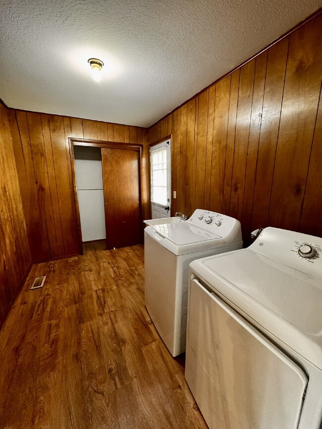 Photo - 307 SW 12th St