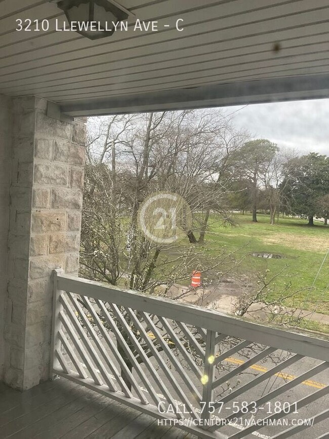 Photo - 3210 Llewellyn Ave Unit C
