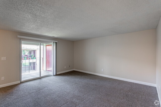 1BR, 1BA - 760 SF