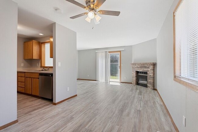 3 bedroom townhouse with Garage!! Wont las... - 3 bedroom townhouse with Garage!! Wont las...