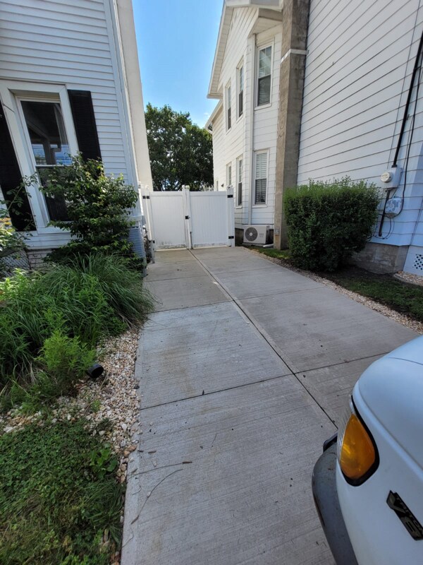 Photo - 211-213 Montgomery Ave Unidad 211