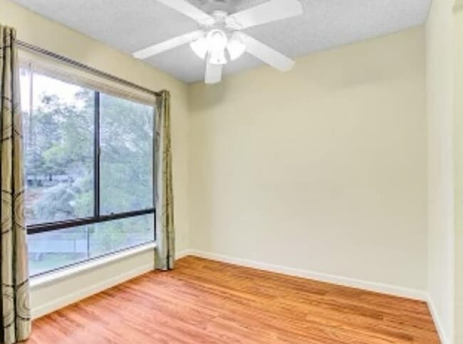 Den - 300 N Civic Dr Unit 508