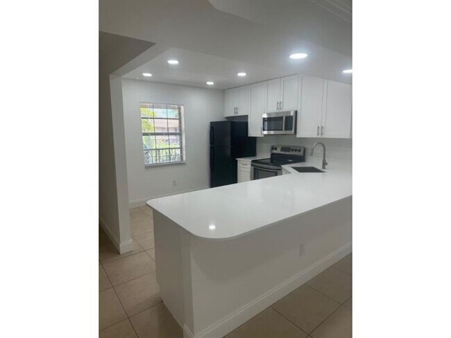 Building Photo - 1520 NW 45th St Unit 0 Rental