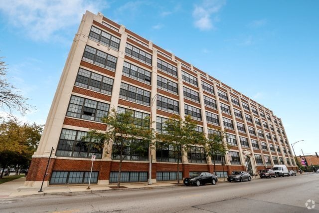 Building Photo - 3963 W Belmont Ave Unit 218 Rental