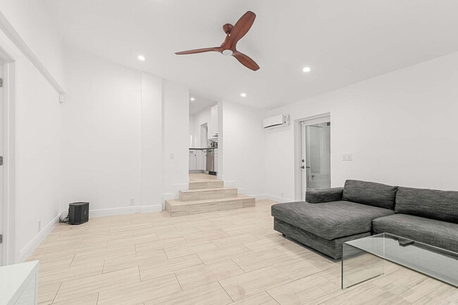 Photo - 443 NE 71st St Unidad ID1323142P