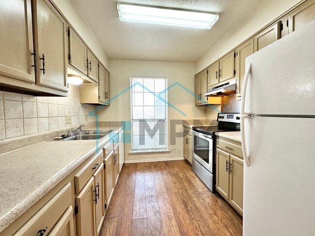 Photo - 1460 Erin St