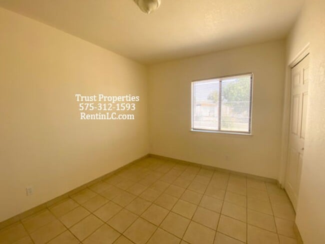 Building Photo - 614 S Almendra St Unit 02