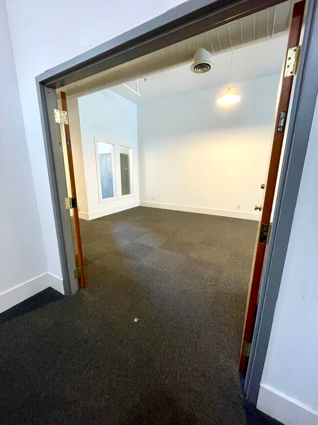 Photo - 122 N 3rd St