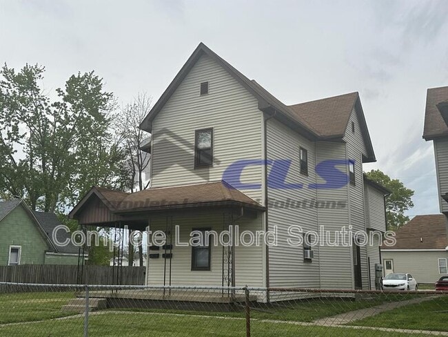 Building Photo - 1358 Chestnut St Rental