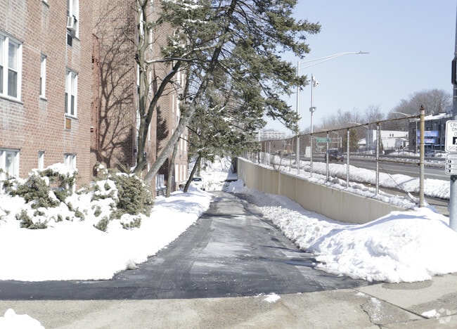 Photo - Sadore Lane Gardens