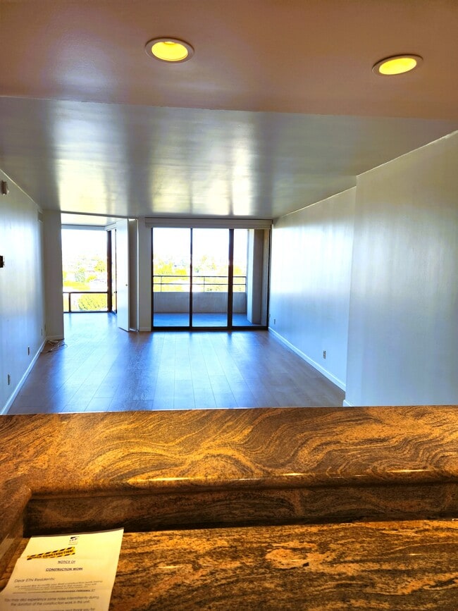 Living Room - 4337 Marina City Dr Unit 443