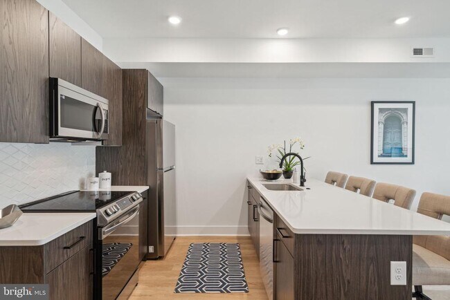 Photo - 1419 W Grange Ave Unit 411