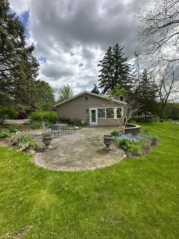 Photo - 914 Middle Rd