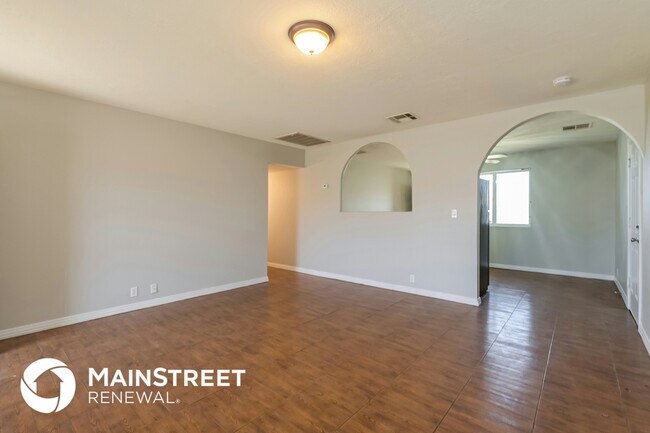 Photo - 112 W Gary Way