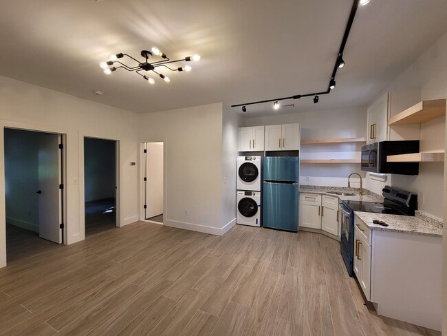 Building Photo - 682 Whitney Ave Unit 4