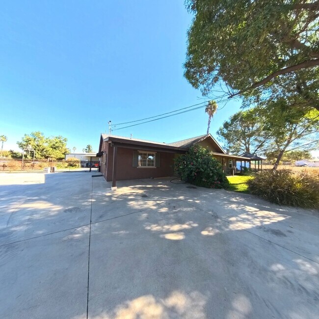 Photo - 18590 Roberts Rd