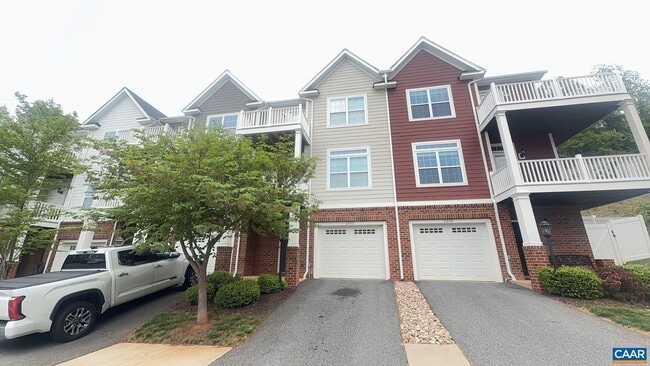 Building Photo - 2402 Winthrop Dr