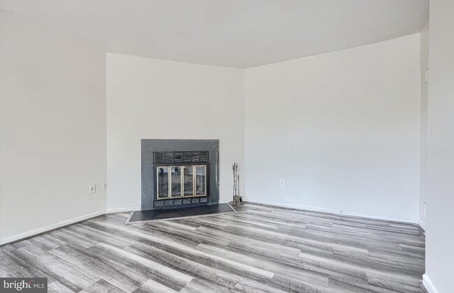 Photo - 14 Mountbatten Ct