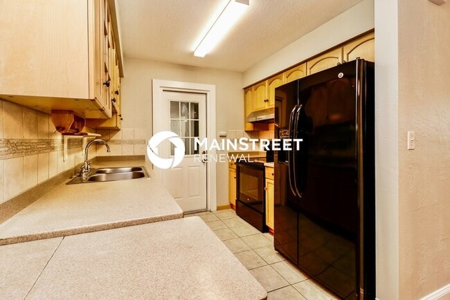 Photo - 3 Bedroom Pet-Friendly Home in SEMINOLE, FL with Main Street Renewal