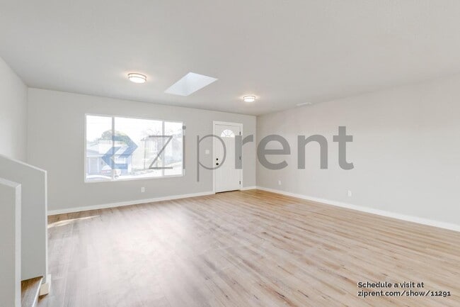 Building Photo - 3937 La Cresenta Rd Rental