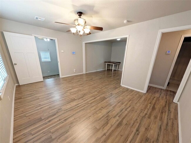 Photo - 217 E Douglas Dr