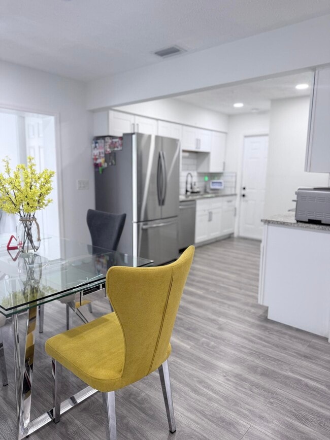 Photo - 302 SW Whitmore Dr