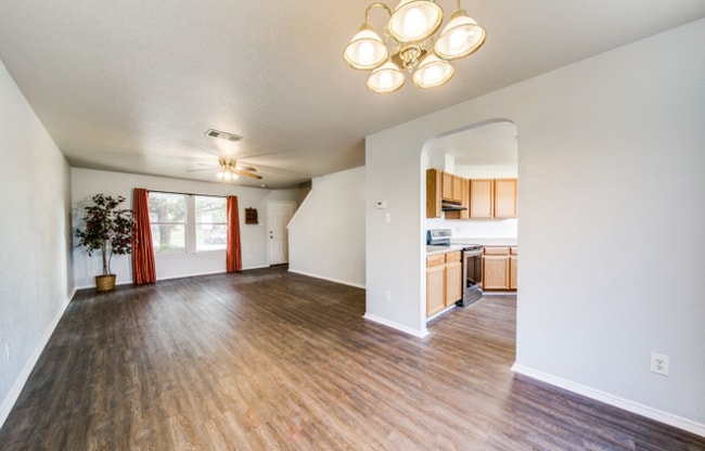 Photo - 8914 Kestrel Oak