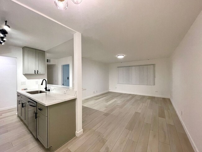 Building Photo - Modern 1-Bedroom Apartment in Gated Van Nuys Community – Fully Remodeled! Unit 3