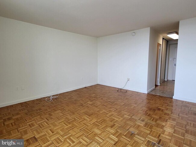 Photo - 604 S Washington Square Unidad 3013