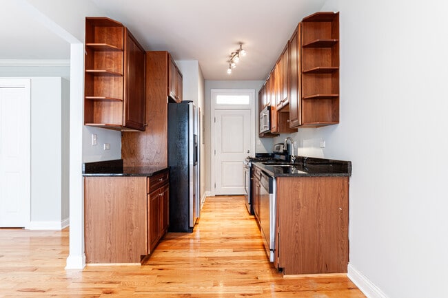 Photo - 736 W Addison St