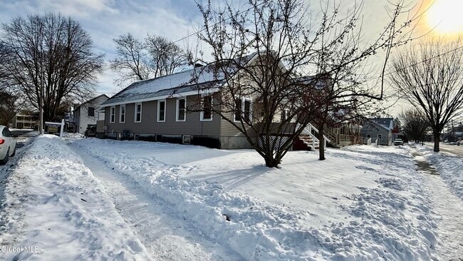 Building Photo - 173 Bay St Unit 2