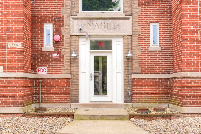 Photo - 655 E 24th St