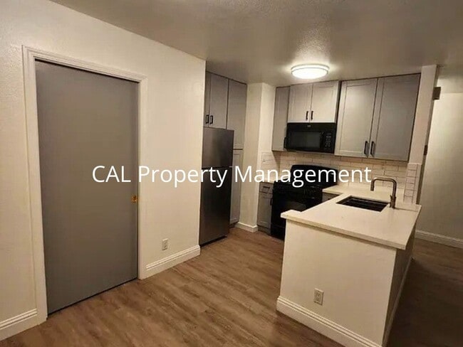 Photo - Cozy 1-Bedroom Apartment with Fireplace