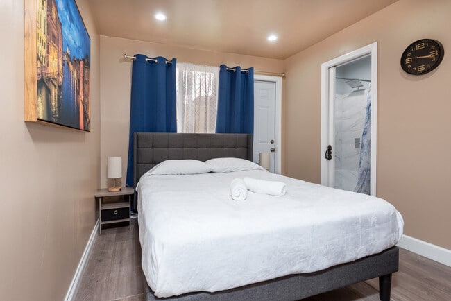 3 bedroom master bedroom 1 - Lexington Ave