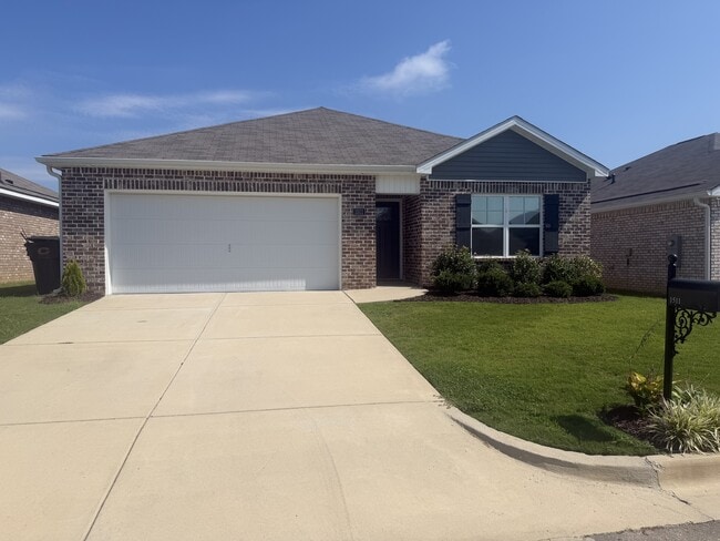 Building Photo - 1511 Heritage Cir SE