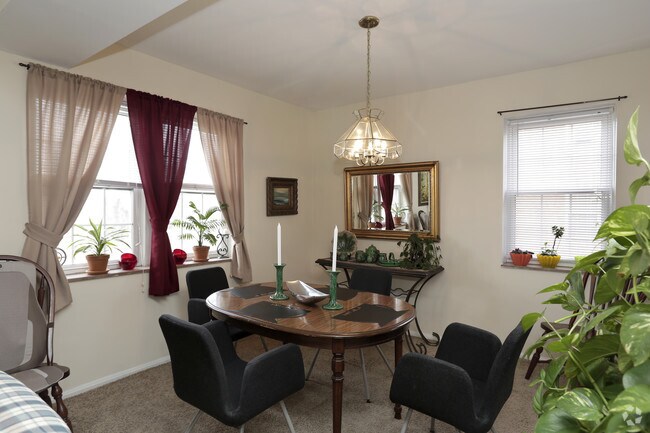 Photo - Country Club Apartments