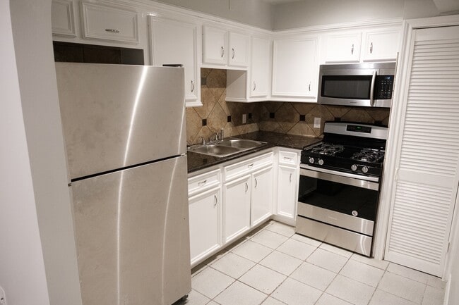 Building Photo - 2801 Carrolton St Unit 4 Rental